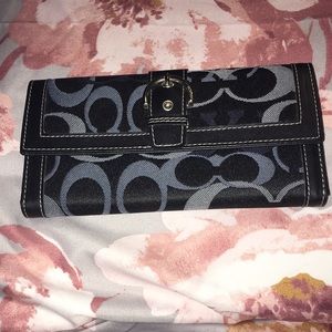 New without tags women’s large coach wallet